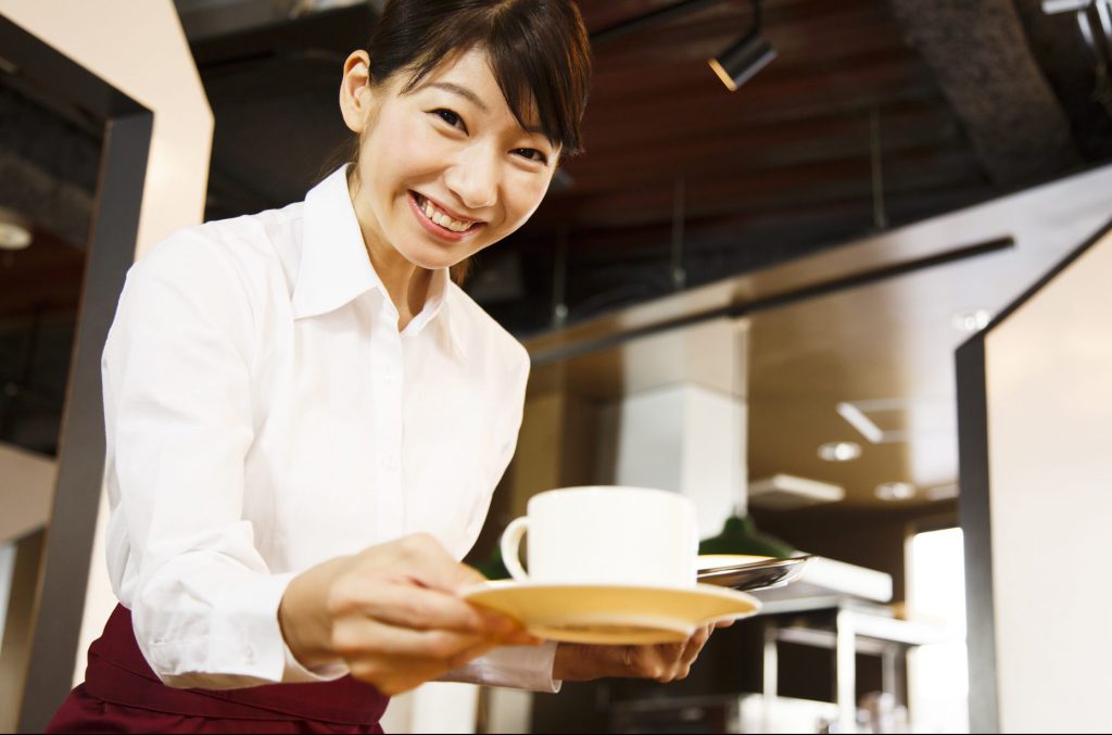 飲食店での短期勤務と長期勤務の分業化のメリット